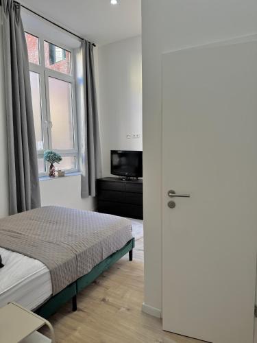 En eller flere senge i et værelse på Heaven Homes - Privatzimmer mit Bad in der Nähe von Hbf