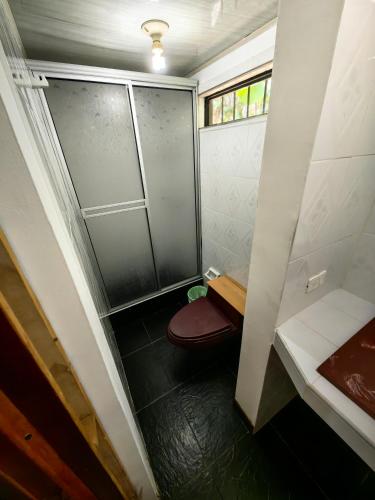 a small bathroom with a toilet in a room at Villa Stefy in San Antonio