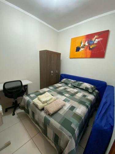 Ένα ή περισσότερα κρεβάτια σε δωμάτιο στο Casa aconchegante no centro