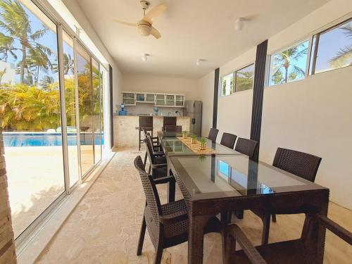 Πισίνα στο ή κοντά στο Beachside Villa Cabarete with private pool