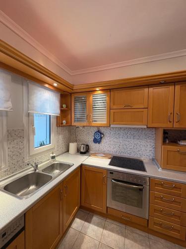 Una cocina o zona de cocina en Neraida view