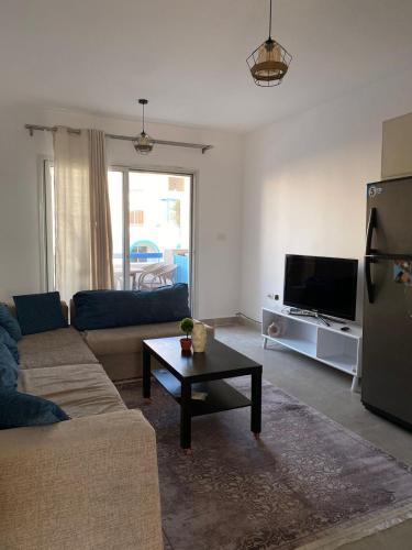 A cozy 2BR 2BA chalet near the pool