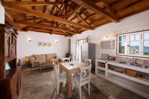 Posezení v ubytování Lithea Villas and Studios by the Sea