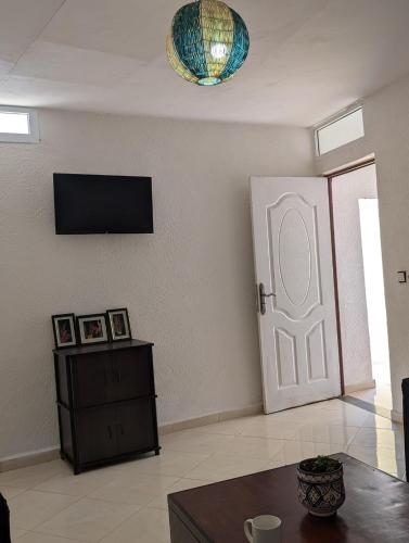 TV a/nebo společenská místnost v ubytování Beach House - Tamraght, Aourir