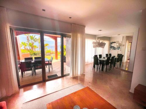 Χώρος καθιστικού στο Bahia - 2 bedroom seafront