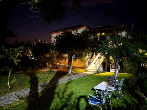 Κήπος έξω από το ELVAJO Apartment