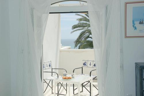 Duquesa beach, sea view, pool, wifi