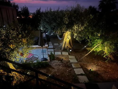 Κήπος έξω από το Little Home Valderice
