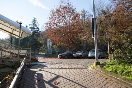 a group of cars parked in a parking lot at Hotel Chalet del Lago in Avigliana