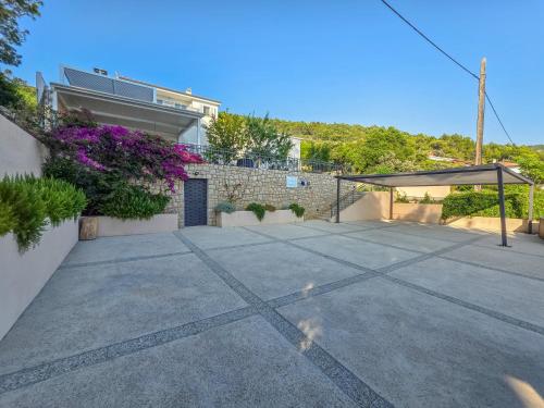an empty parking lot in front of a building at Villa St. Martin-Reef in Martinšćica