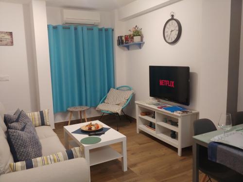 Televízia a/alebo spoločenská miestnosť v ubytovaní mi apartamento 60