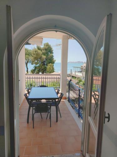 a patio with a table and chairs on a balcony at Alloggio panoramico sul mare di Vindicio in Formia
