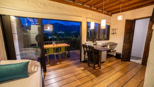 a kitchen and dining room with a view of a balcony at Salento Pequeño Hotel in Salento