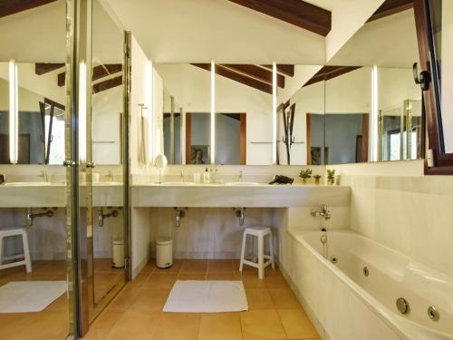 Koupelna v ubytování Villa in Son Servera with Private Pool & Beaches