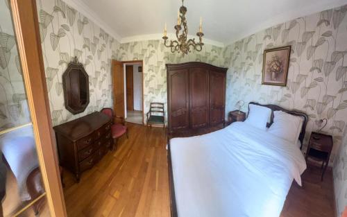 a bedroom with a bed and a couch at Maison village de Bigorre in Ossun