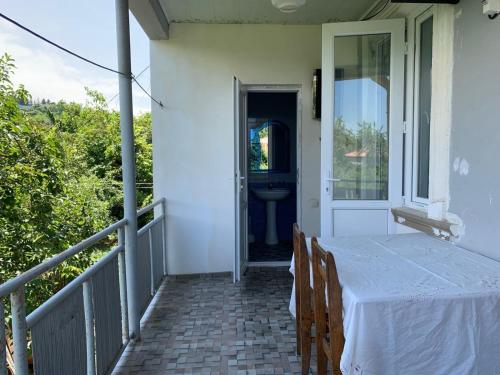 Balkón nebo terasa v ubytování Guesthouse Achi