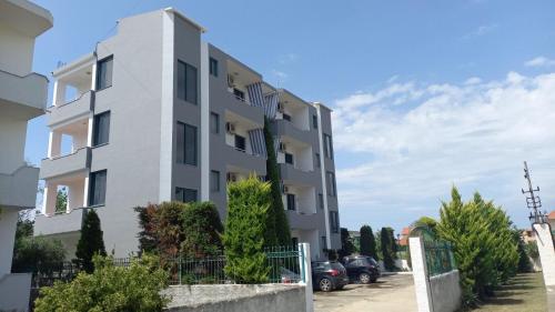 Vellezerit Çelaj