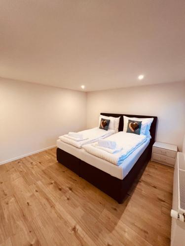 a bedroom with a large bed in a room at Gemütliches Wohnung für Familien und Gruppen in Küblis