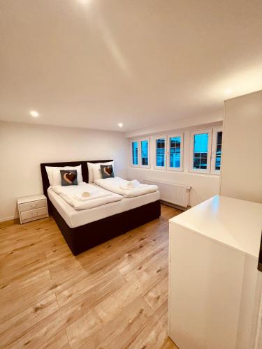 a bedroom with a bed and two windows at Gemütliches Wohnung für Familien und Gruppen in Küblis