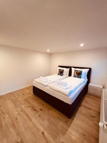 a bedroom with a large bed in a room at Gemütliches Wohnung für Familien und Gruppen in Küblis