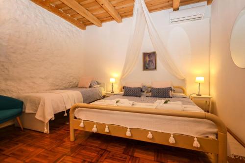 En eller flere senge i et værelse på Villa Siesta