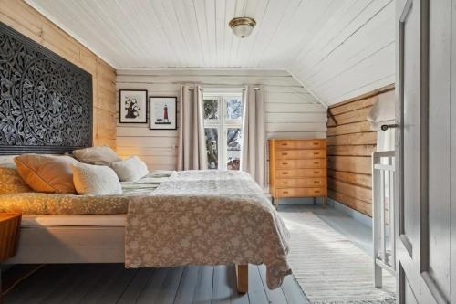 Postel nebo postele na pokoji v ubytování Lofoten Sund Retreat