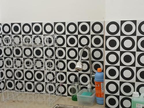 Ένα μπάνιο στο Room Family Room Cengkareng