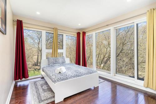 Ένα ή περισσότερα κρεβάτια σε δωμάτιο στο Home in Richmond Hill