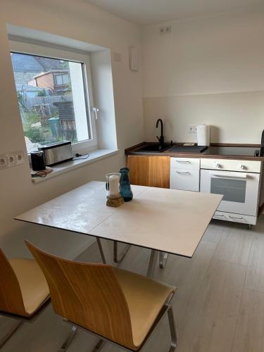 a kitchen with a table and some chairs and a window at Weitblick im Taunus in Kelkheim
