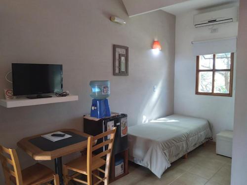 Televisyen dan/atau pusat hiburan di Hosteria Manantial de Carpintería
