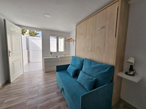 Posezení v ubytování El Caramelito 2 Estudio con cama abatible