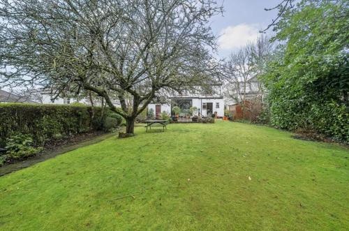 Gallery image of Stunning 5 bedroom house in Norbury