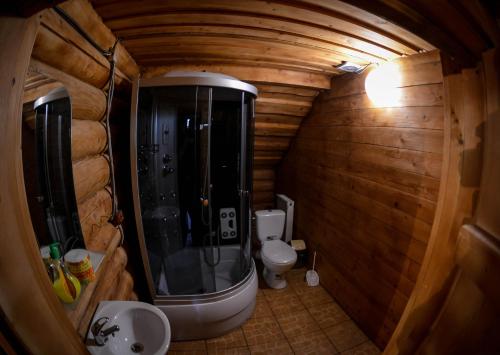 A bathroom at Під Горбком