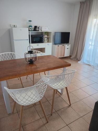 Η κουζίνα ή μικρή κουζίνα στο Formentera Suite 3