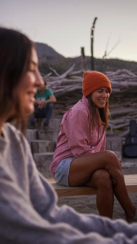a girl sitting on the steps with a man at Monte del Tigre Adventure Lodge in Cholila