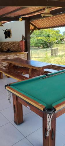 a pool table in front at Chácara Belas Artes in Sairé