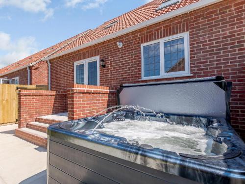 a large bath tub in front of a brick house at Dawson Park 6 - Uk12665 in Mablethorpe