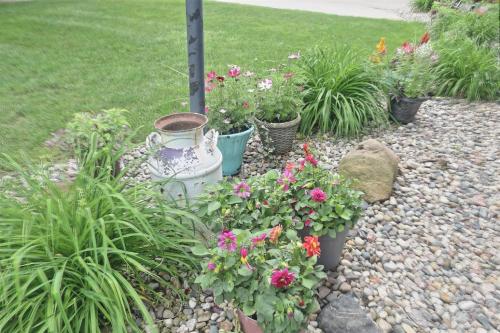 Jardín al aire libre en The Frankenmuth Dawdy Haus - whole house option