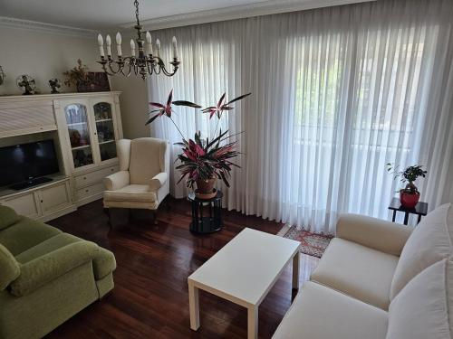 Bright apartment in Parque Etxebarria with parking