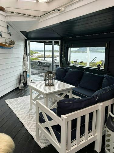 Χώρος καθιστικού στο Cabin With Sea Views In Mjømna