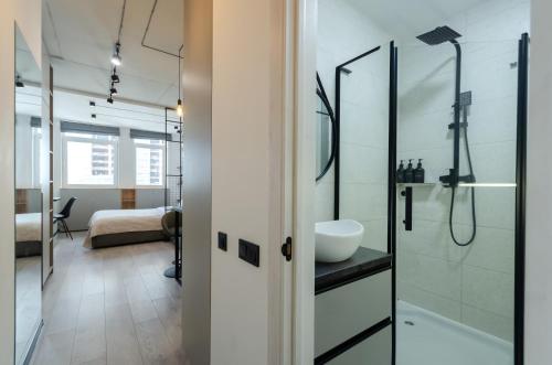 Koupelna v ubytování Petrovdom Apartments 10-68B in RC Manhattan, Beresteiskyi 11