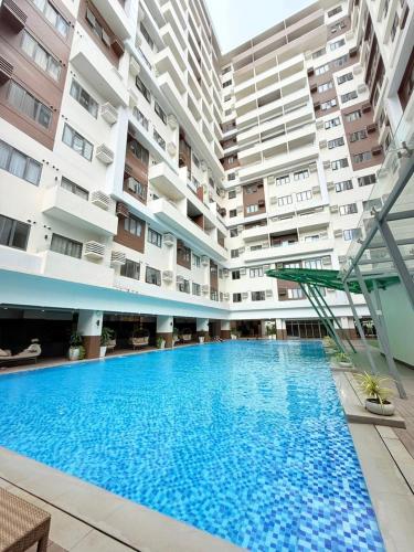 Kolam renang di atau dekat dengan BE Residences Chic & Cozy