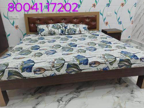 Ένα ή περισσότερα κρεβάτια σε δωμάτιο στο Shagun guest house
