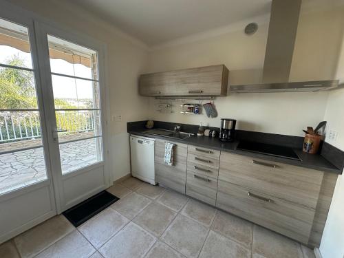 Køkken eller tekøkken på Villa au calme, piscine et vue imprenable