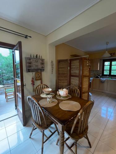 Χώρος καθιστικού στο Villa Apanemi