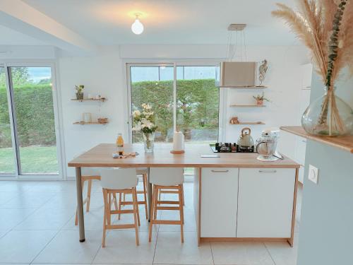 Nhà bếp/bếp nhỏ tại Maison Dune - mer & douceur de vivre à Plouha