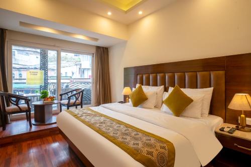 Postel nebo postele na pokoji v ubytování Sandoz Palm Retreat - Mall Road, Mussoorie