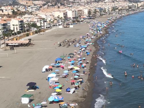 Bonito apartamento completo en Rincón de la Victoria Playa a 100 metros