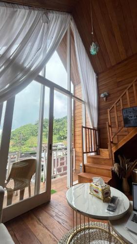 Μπαλκόνι ή βεράντα στο GR Cabin & Villa Dieng