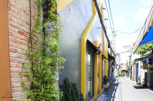 an alley with plants on the side of a building at VANIA HOUSE - cozy studio near the airport in Ho Chi Minh City